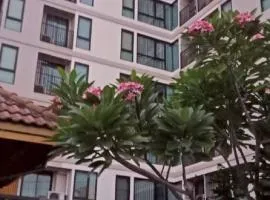 Baan Tanwa - MRT Ratchadapisek Exit 1 or 2