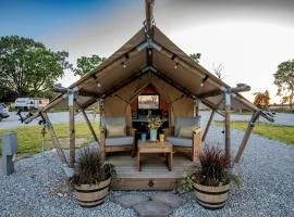 Outstanding Tented Cabin with Fire Pit in Cassville, Missouri
