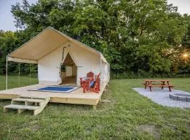 Glamping Getaway Ideal for Adventurous Families in Cassville, Missouri