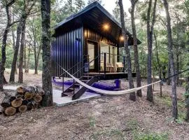 Charming Woodland Cabin Retreat near River and Grasslands in Texas