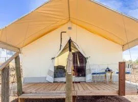 Off-Grid Tented Cabin, Perfect for a Getaway in the Best Vacation Spot for Couples, Brisbee, Arizona