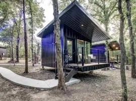 Romantic Woodland Cabin Hideaway Near the Lake in Scenic Texas Countryside