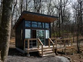 Secluded Rustic Studio-Style Chalet with Open-Air Outdoor Shower near Cloudland Canyon State Park, Menlo, Georgia