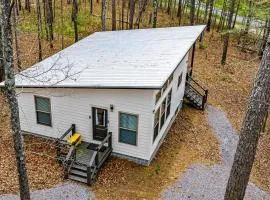 Stylish Modern Getaway with Fire Pit near DeSoto Falls in Mentone, AL