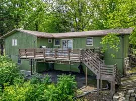 Incredible Cottage with Breathtaking Views from the Amazing Deck, the Perfect Base for Exploring the Area Around Mentone, Alabama