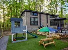 Whimsical Mountain Tiny House with Hot Tub near South Cumberland State Park Tennessee