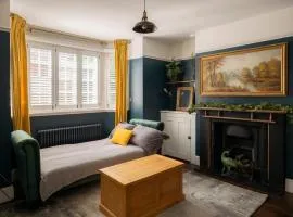 Spacious North London House w Big Garden
