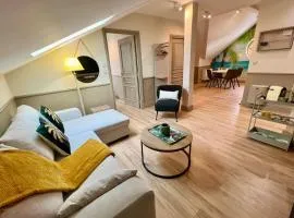 Chic apartment between the sea and palm trees