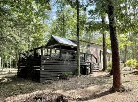 Impressive Cabin with Hot-tub and Close to Great Hiking Trails in Monteagle, Tennessee