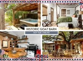 Chic, Renovated Barn with Hot Tub near the Heart of Fredericksburg Texas, Perfect for a Rustic Escape