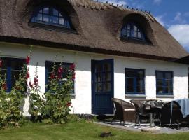 Charming Farmhouse From 1875 Near Stevns Klint, hotel v destinaci Rødvig