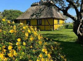 Half-Timbered House From 1894 With Wilderness Bath: Nysted şehrinde bir otel