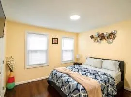 Stylish 4BR Boston, Pet-Friendly near Savin Hill, I-93 & Red Line 30-1