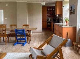 Historic Limestone School By Boge Church, hotell i Slite