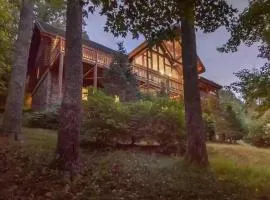 Bear Lodge at Misty Mountain Pet Friendly Luxury Log Cabin with Grandfather Views