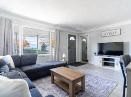 Bright 2BR Home Near Airport & Shops