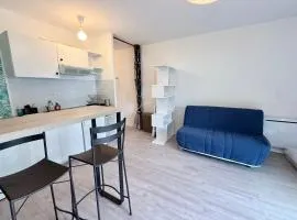 Charming studio with private garden in Aytré
