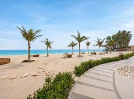 Beachfront Luxury Studio Direct Sea Access