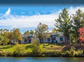 레이크 플래시드에 위치한 호텔 Lake Placid Club Lodges