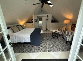 Saugatuck Studio Walk to Downtown and Waterfront, Hotel in Saugatuck