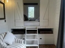 Lakeside Shepard's Hut 'Sanderling'