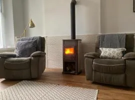 Centrally located 2 bedroom house with garden