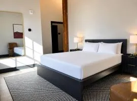 Brick & Bed Riverfront Lofts, T 404