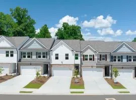 Spacious Cozy Townhouse