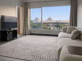 Chic Stays - 2BR Pyramids view cozy retreat