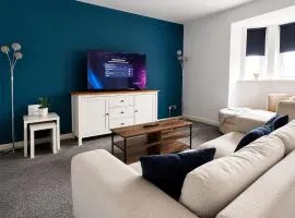 Modern 2BR Glasgow Apartment With 2 Bathrooms & Free Parking
