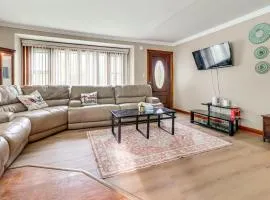 2 Mi to Heritage Park! Pet-Friendly Retreat