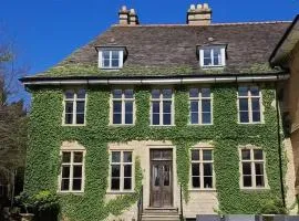 Russell Hill Manor