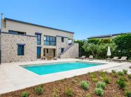 Villa Cypressa by Villa Plus