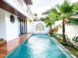 Luxury 3BR Tropical Villa Private Pool Bathtub Canggu