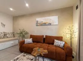 BNB Stylish Modern Apartment with Winter Terrace