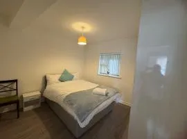 Apartment Sleeps 2 with Parking