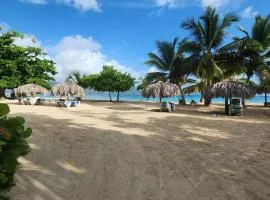 Bella Villa room with kitchenette, pool and close to the beach in Las Galeras