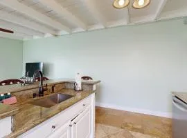 Deluxe waterfront retreat with hot tub, pool & Cabana Club access