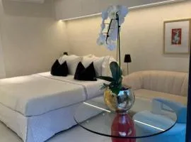 Studio with Private Garden in Mont-Serrat