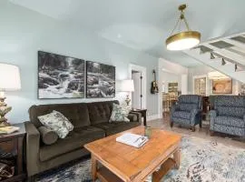 PLATTinum Haven In town 3 bedroom 3 bathrooms with hot tub