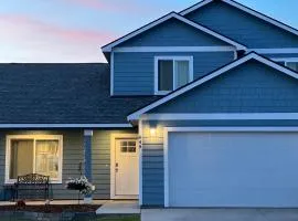 Nifty Corner- A Modern Home & a Taste of Town