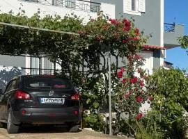 Leonoras Family Apartment
