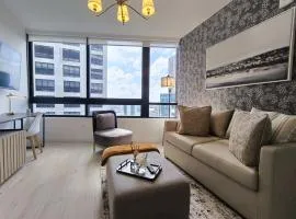D2102 Modern Skyline Corner Suite with a Pool and Gym in Downtown Miami