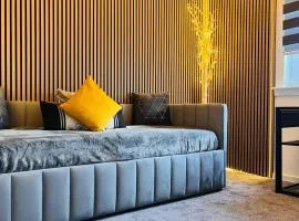 Modern Entire Apartment- Self CheckIn Free Parking