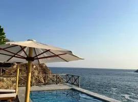 Casa Mario Alberto - Oceanfront Bungalows