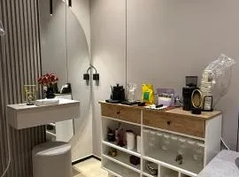 استديو انيق باب ذكي Elegant studio with smart entrance in Al Raka neighborhood