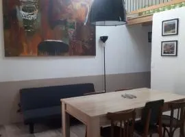 petite maison d'artiste dans un village provencal