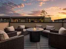 Luxury Downtown-Chatham Arch BoHo-style Townhome-Family Friendly
