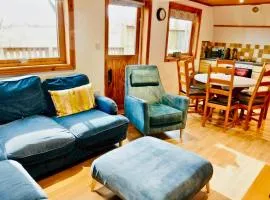 Spacious 3-Bed Lodge with Hot Tub Near Waterpark and Trails