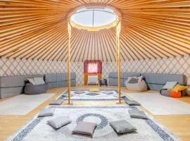 Yurt and a House with Garden - Special Experience